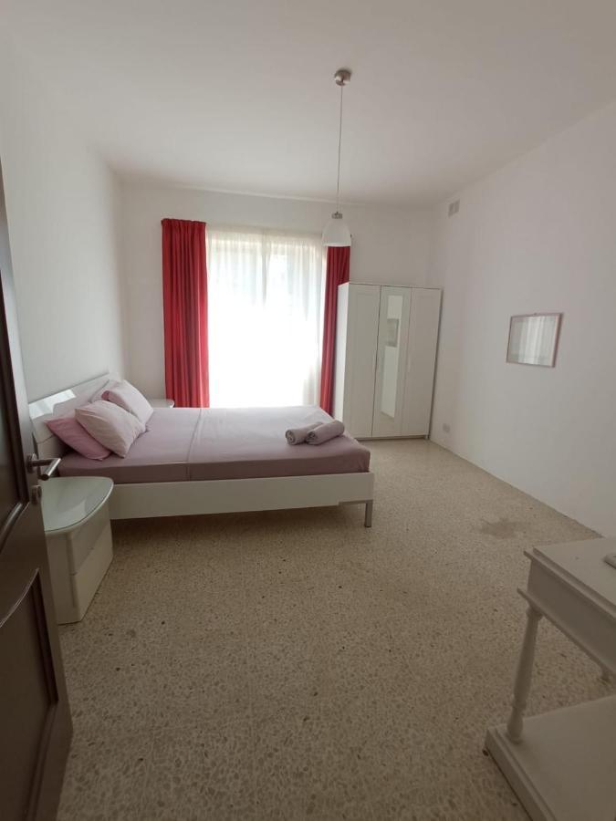 Modern Bedroom Gzira Екстериор снимка